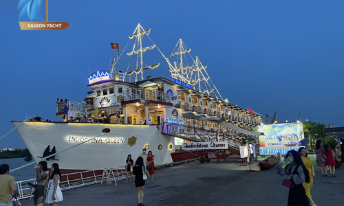Tiệc Buffet  trên Tàu indochina Queen 